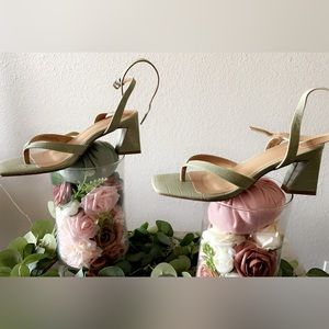 KITTEN HEEL SANDALS SZ10